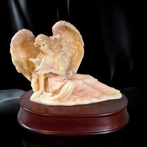 FLAW Seraphim Classics #78132 Evangeline "Angel of Mercy" 6" Musical Figurine
